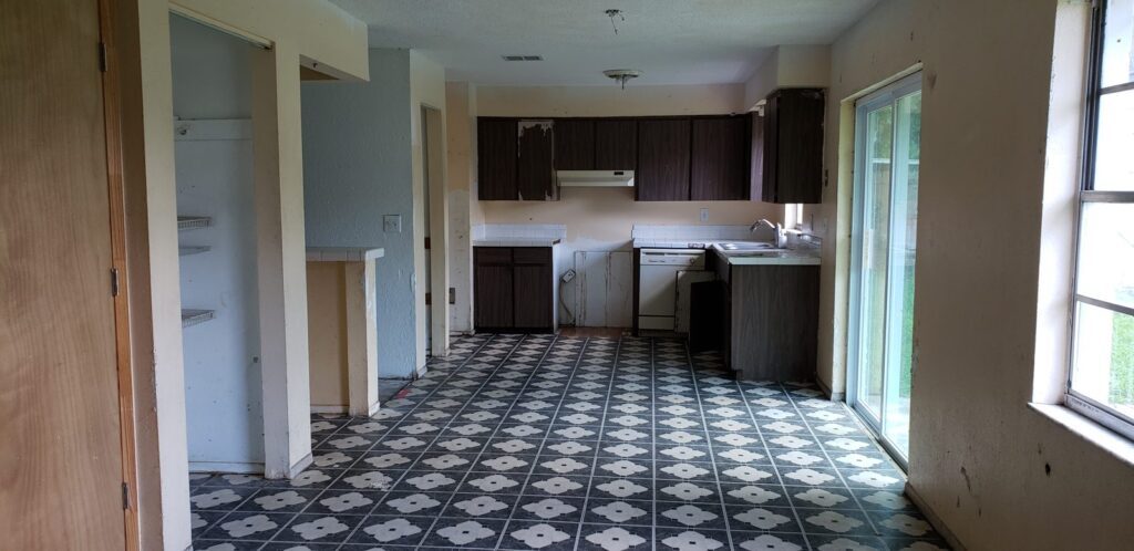 Longwood house kitchen before renovation
